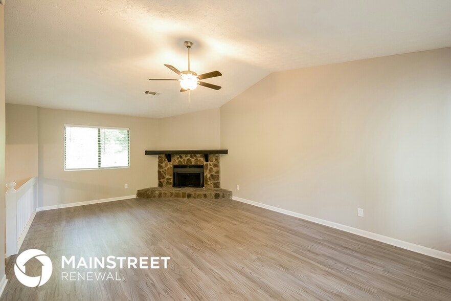 Building Photo - 733 Emerald Forest Cir SW