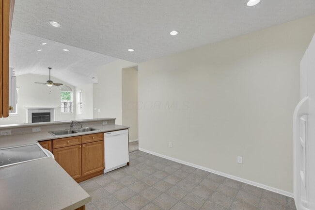 Building Photo - 7465 Red Maple Pl
