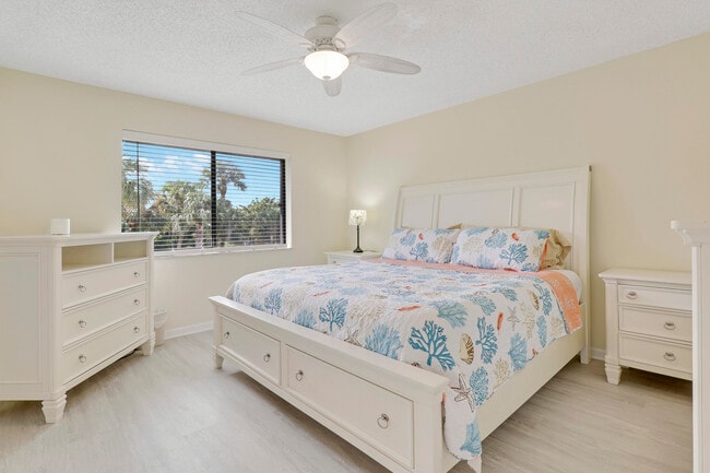 Building Photo - 1600 NE Dixie Hwy