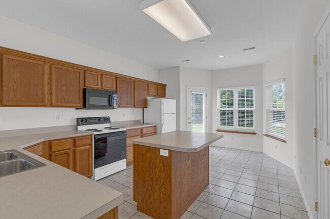 Building Photo - Huge 3 Bedroom, 2 Bath Town Home in SW Col...