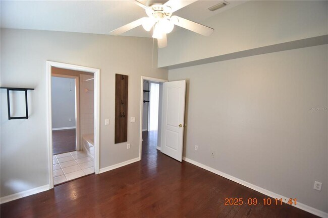 Building Photo - 12913 Lake Vista Dr