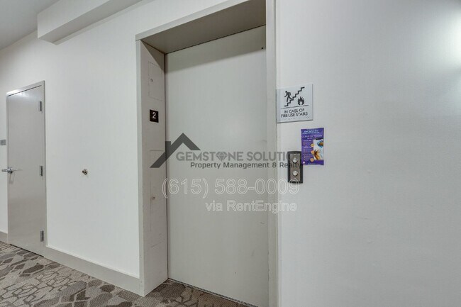 Building Photo - 1041 E Trinity Ln