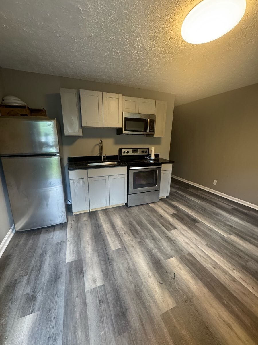 Building Photo - 1285 Kenilworth Dr SW