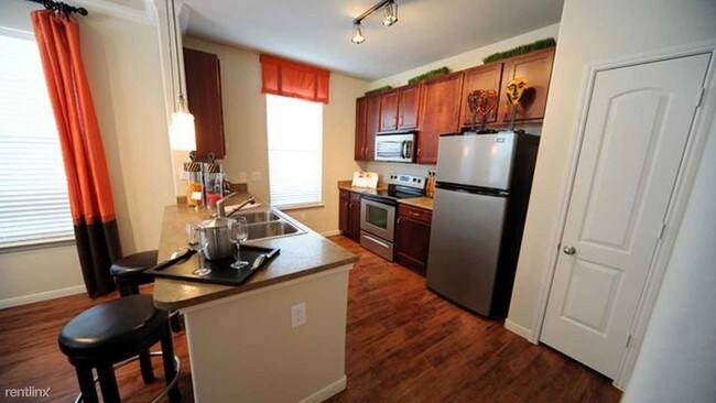 Building Photo - 10851 W Montfair Blvd