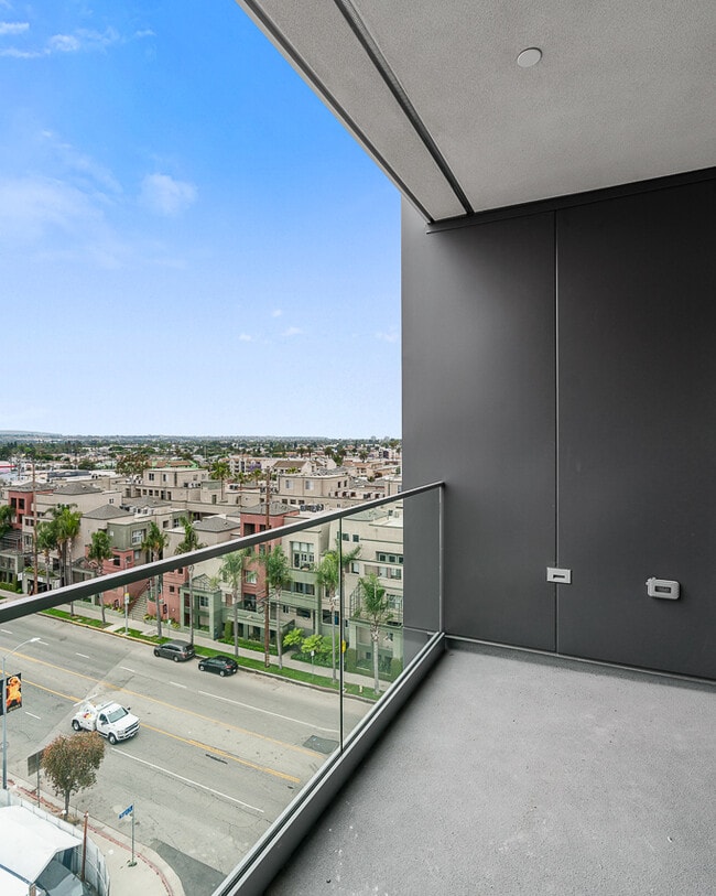 Building Photo - 3688 Overland Ave Los Angeles, CA 90034