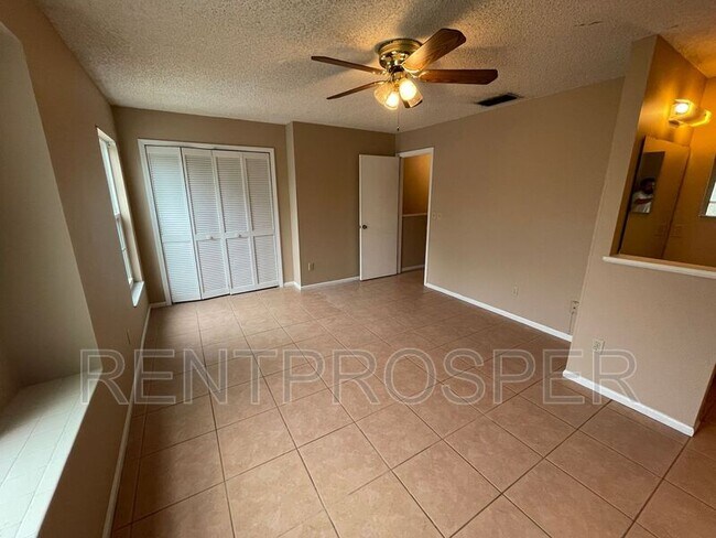 Building Photo - 4435 Brook Hollow Cir
