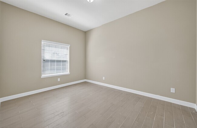 Building Photo - 2000 Water Trace Ct