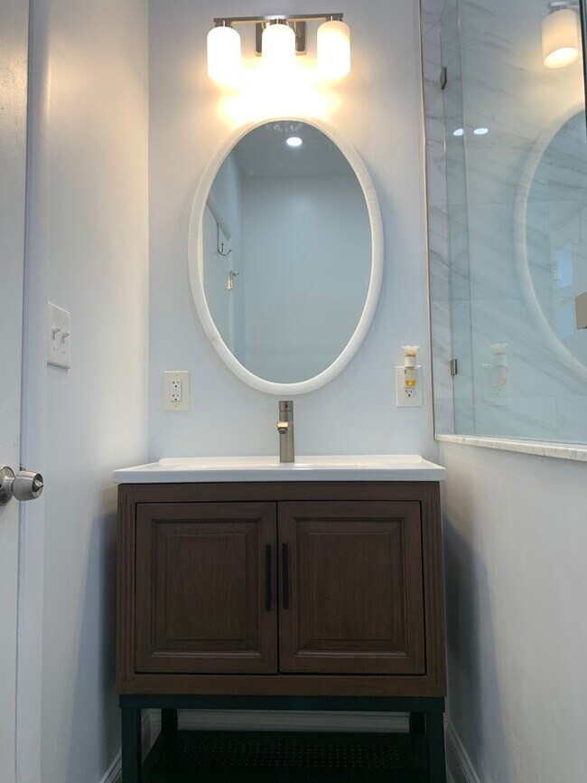 Building Photo - CHARMING KEY WEST HOME