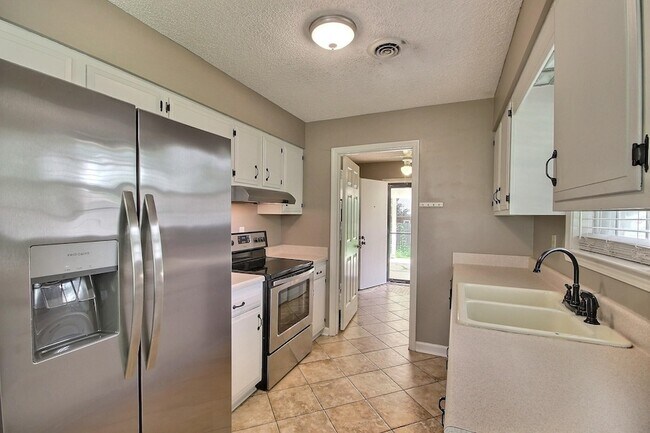 Building Photo - 1074 Tararidge Dr
