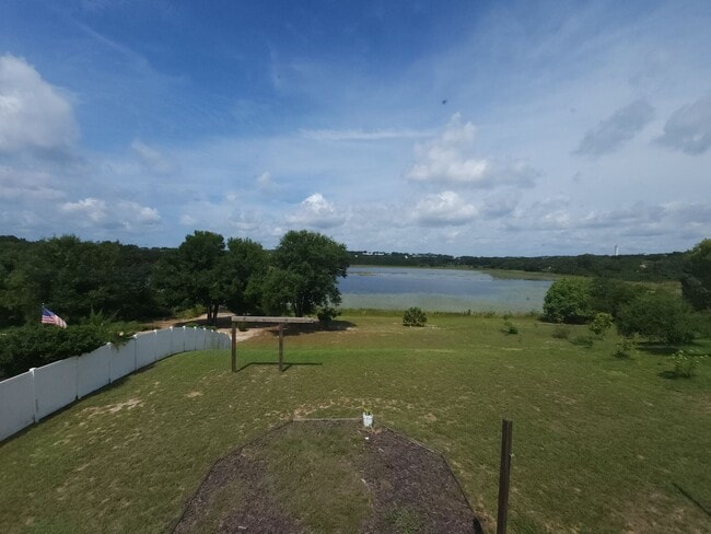 Building Photo - Stunning 4-Bedroom, 2.5-Bathroom Home with...