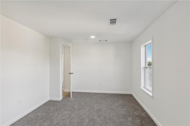 Building Photo - HOME FOR THE HOLIDAYS SPECIAL!-4 BEDROOM HOME IN FOX CHAPEL