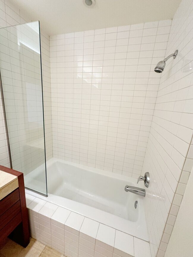 Building Photo - Spacious, open-concept 1-bedroom 7th floor condo in the South Waterfront District.