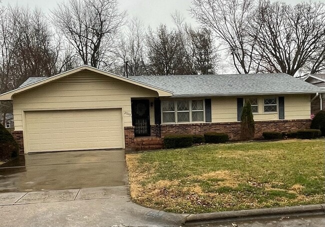 Primary Photo - 2703 E Madison St