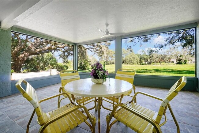 Building Photo - ALL UTILITIES INCLUDED & Fully Furnished! Sleek 2BR/2BA Townhome in Haines City