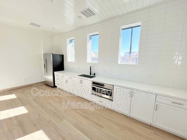 Building Photo - 41168 Emory Ln