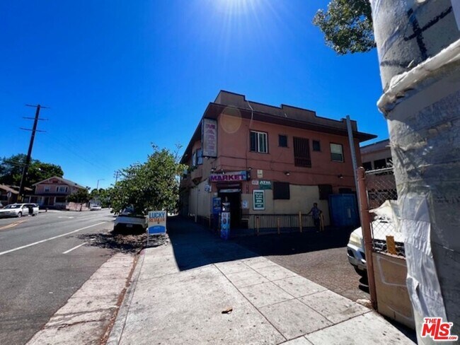 Building Photo - 4103 S Hoover St