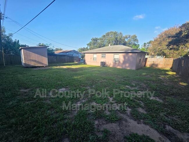 Building Photo - 4344 Hedge Dr E