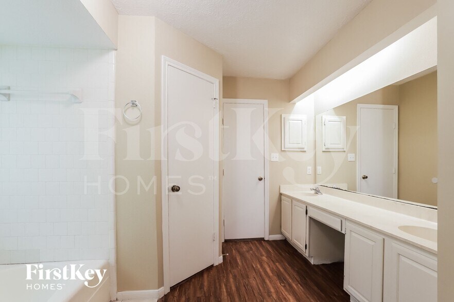 Building Photo - 2614 Forestbrook Dr