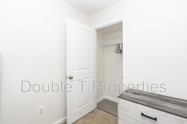 Building Photo - 1841 Graymount Way