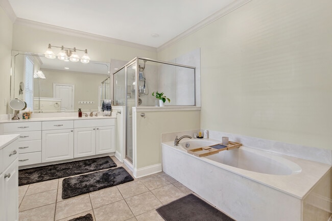 Building Photo - 407 E Hull St