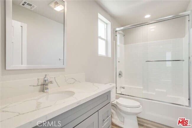 Building Photo - 1821 S New England St