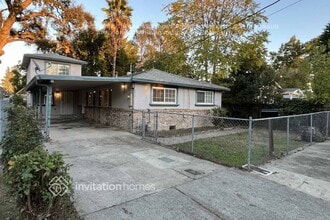 Building Photo - 425 Jasmine Ave