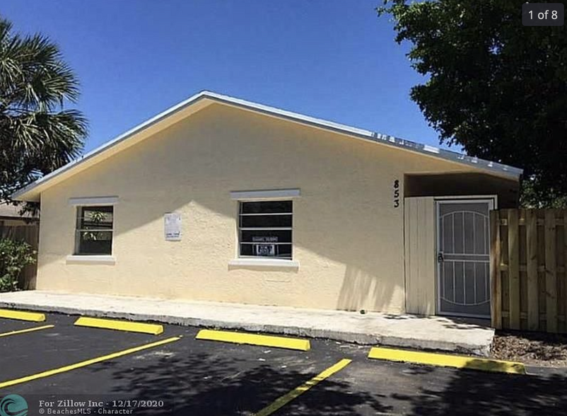 Building Photo - 853 SW 9th Ct