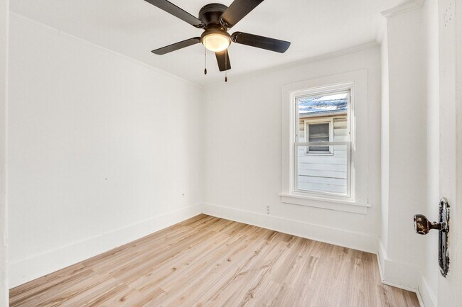 Building Photo - New 3 bedroom listing! RENT SPECIAL HALF OFF FIRST MONTH!