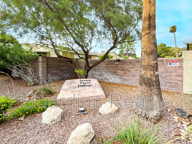 Building Photo - 2209 Tall Pine Dr