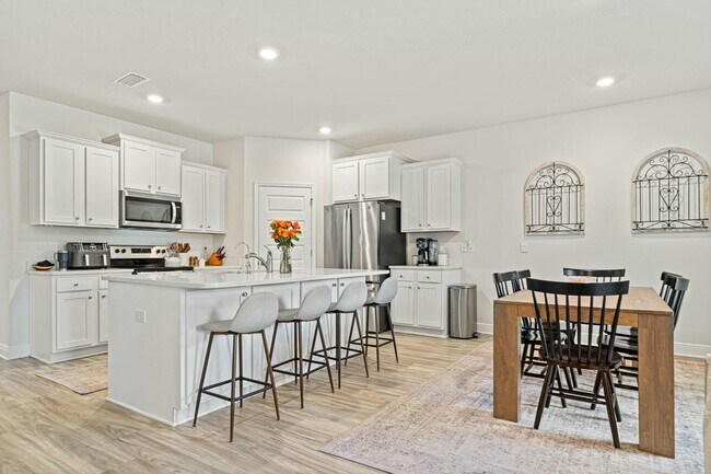 Building Photo - Modern Comfort Meets Scenic Serenity – 4 B...