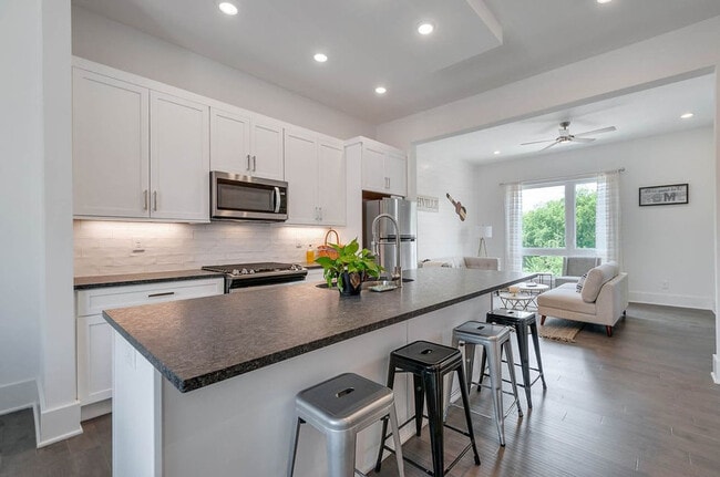 Building Photo - 808 Vibe Pl