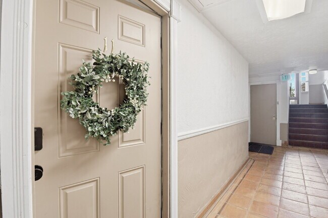 Building Photo - $1,245.95, 1 Beds - 1 Bath, Condo in Denver with Onsite Laundry!