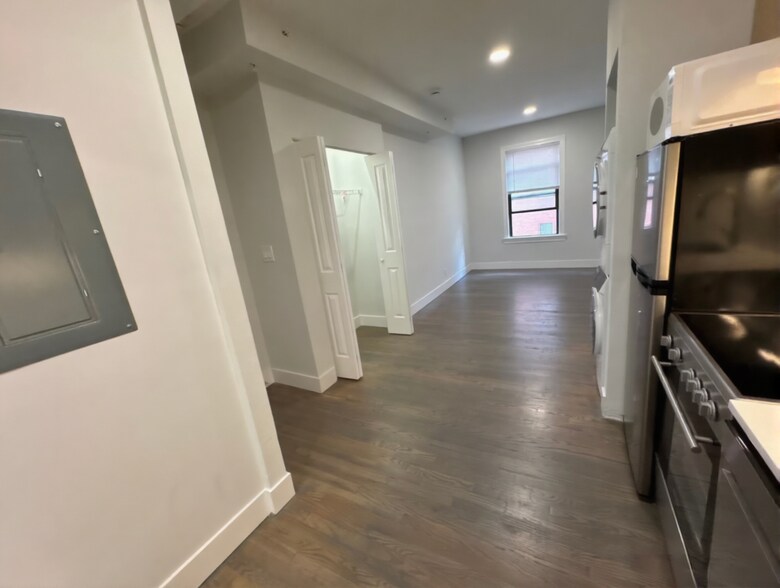 Building Photo - 268 Newbury St