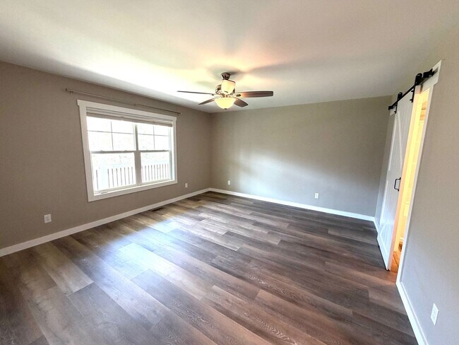 Building Photo - Leicester - Immaculate Three Bedroom with Huge Backyard