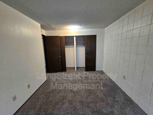 Building Photo - 2145 NW Highland Dr