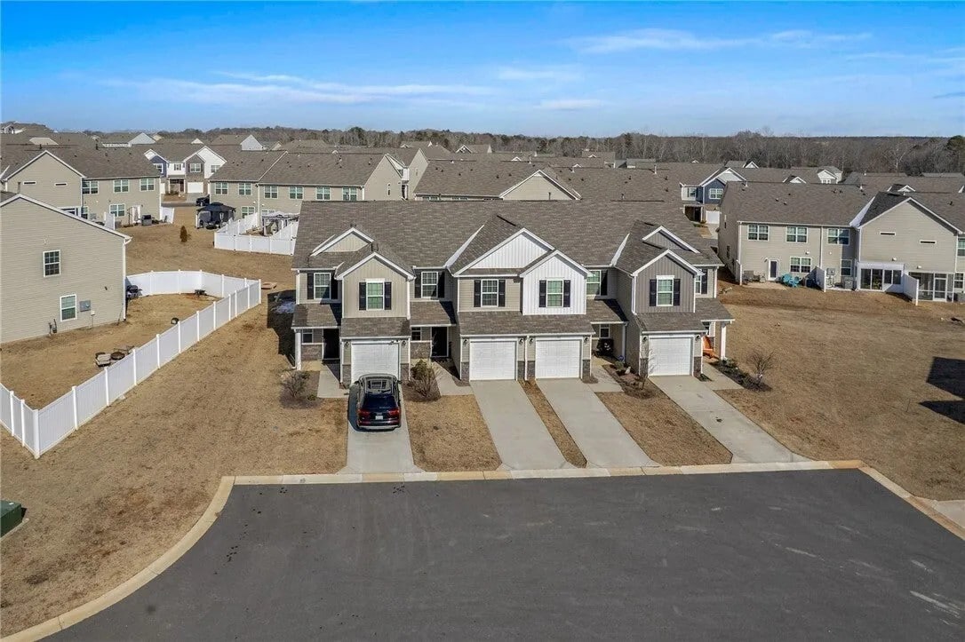 Building Photo - 559 Brasstown Ct