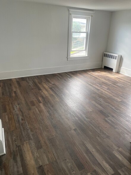 BEDROOM 1 - 275 Roosevelt St