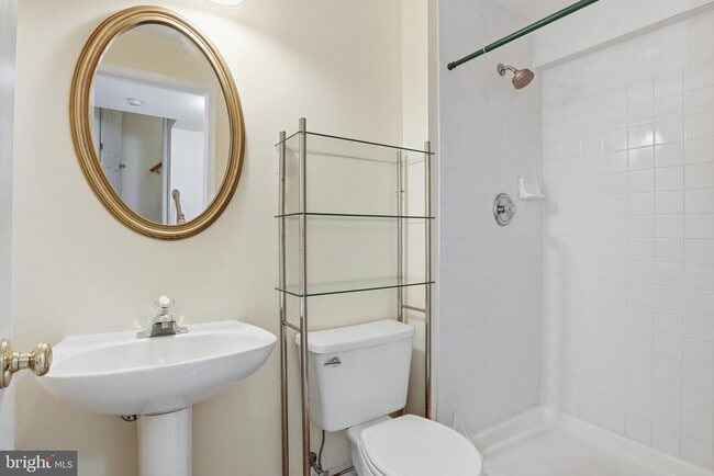 Building Photo - 6203 Abbottsbury Row