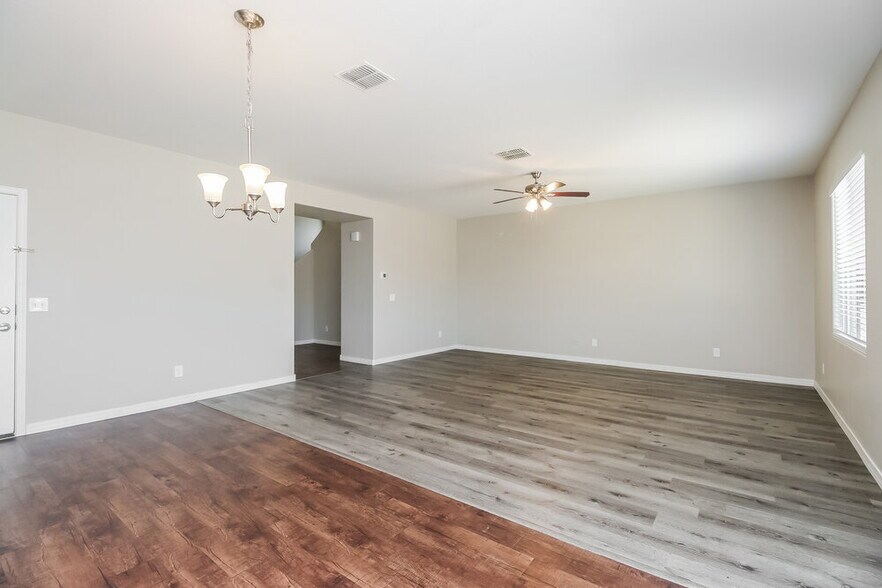 Building Photo - 4208 S 82nd Ln