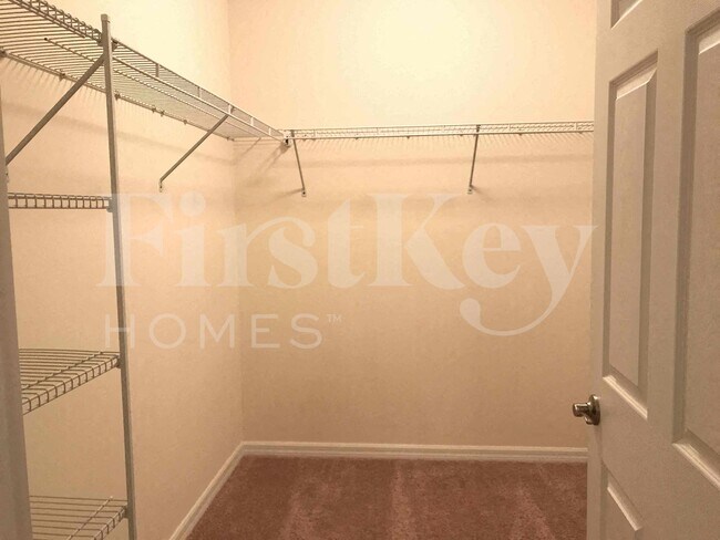 Building Photo - 620 SE 1st Pl