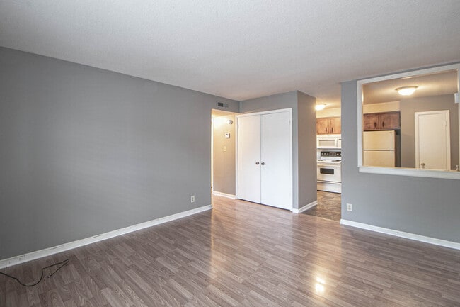 Building Photo - 807-A Golfview Place