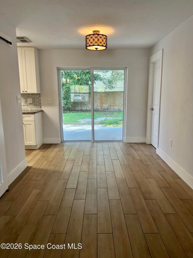 Building Photo - 121 3rd Ave