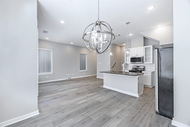 Building Photo - 8423 Berry Brush Ln