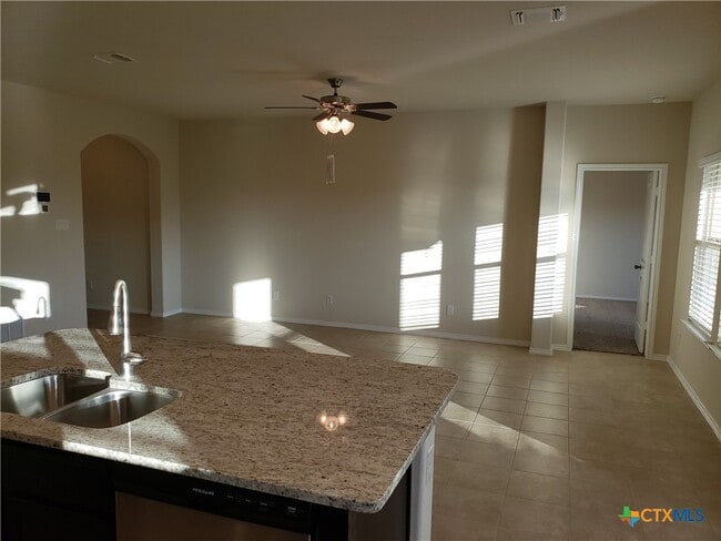 Building Photo - 5550 Perdita Dr