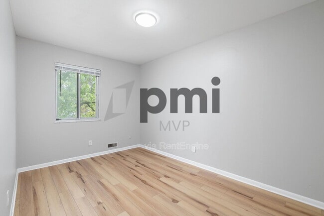 Building Photo - 3027 Rotunda Ct S