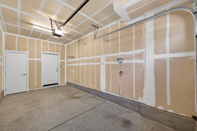 Building Photo - Charming 3-Bed Home in Sacramento with 2.5 Baths