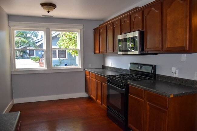 Building Photo - 154 N Shaffer St
