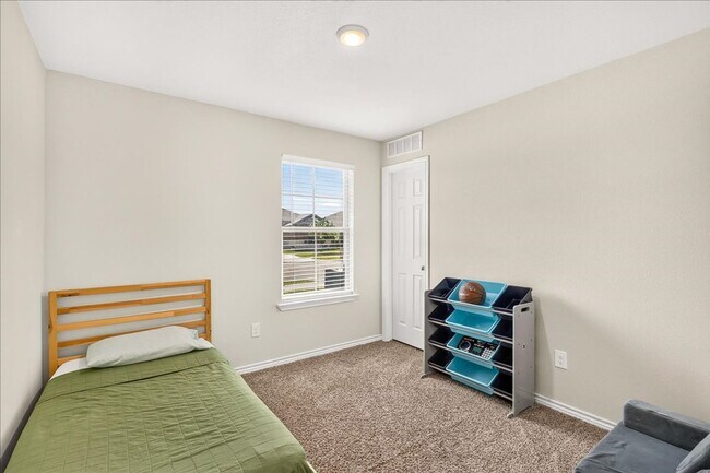 Building Photo - 3913 Targaryen Wy