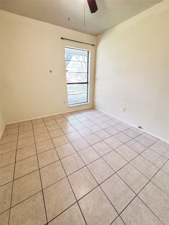 Building Photo - 2211 Mustang Springs Dr