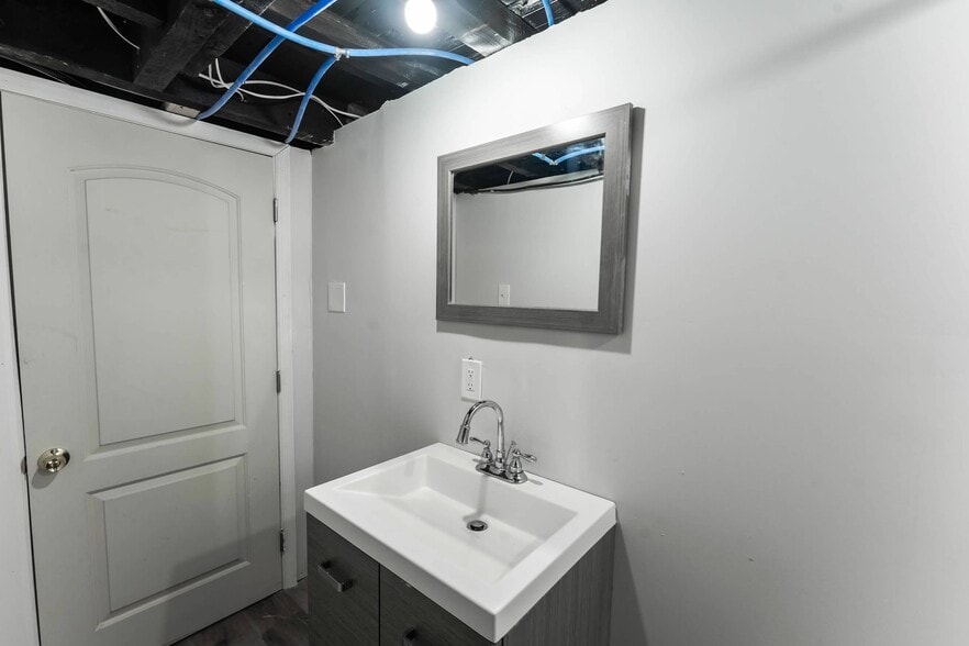 Basement bathroom - 3252 N Newkirk St